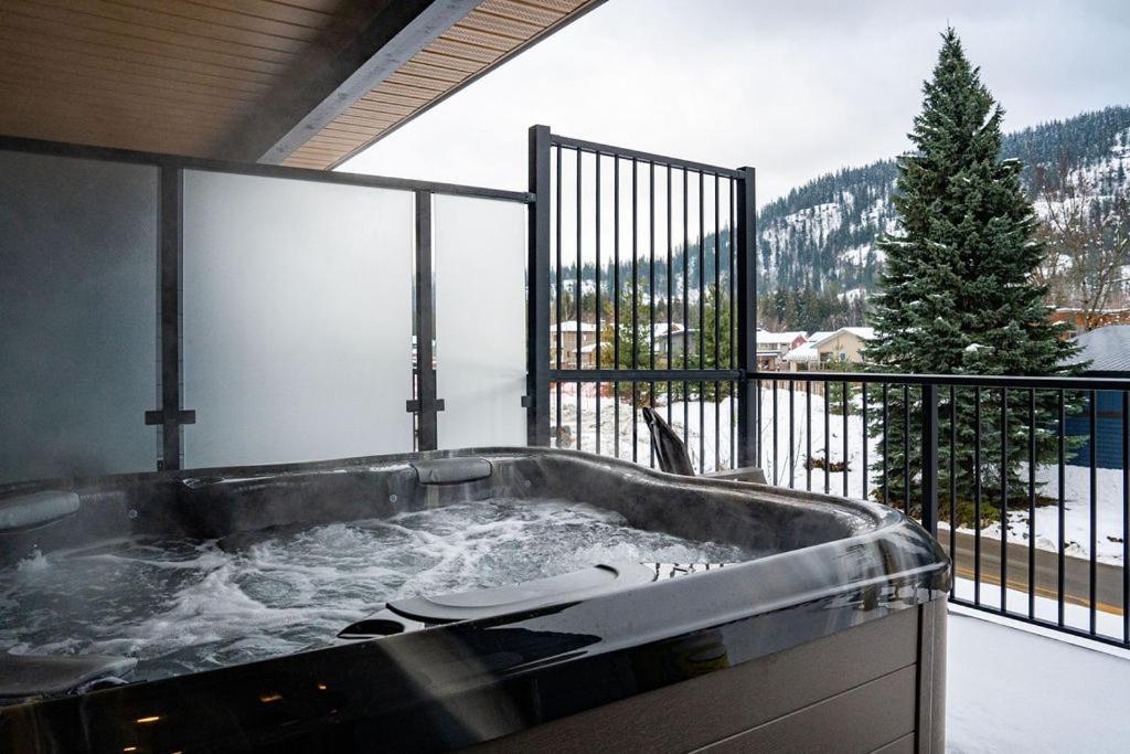 Revel In The Stoke By Revelstoke Vacations Apartment Bagian luar foto