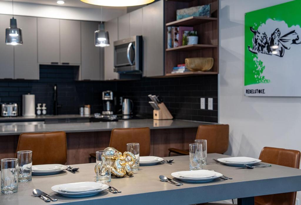 Revel In The Stoke By Revelstoke Vacations Apartment Bagian luar foto